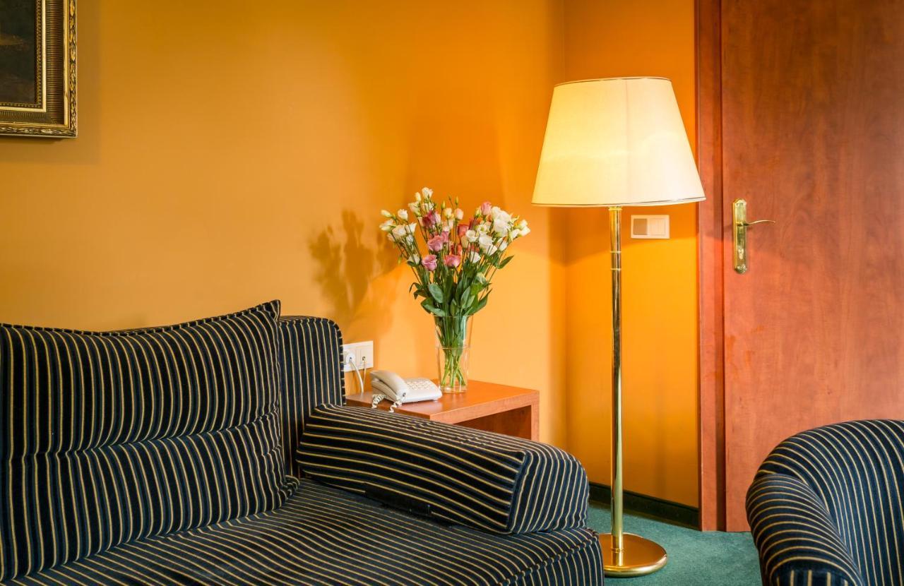Hotel Gottwald Tata Εξωτερικό φωτογραφία