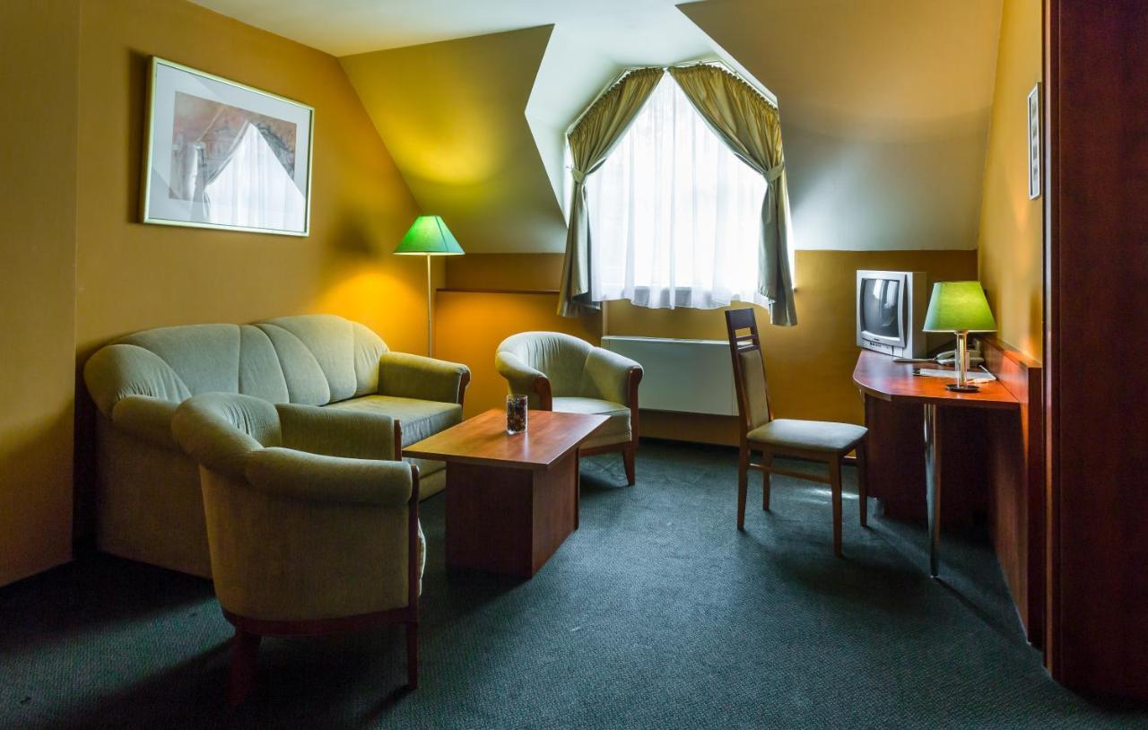 Hotel Gottwald Tata Εξωτερικό φωτογραφία