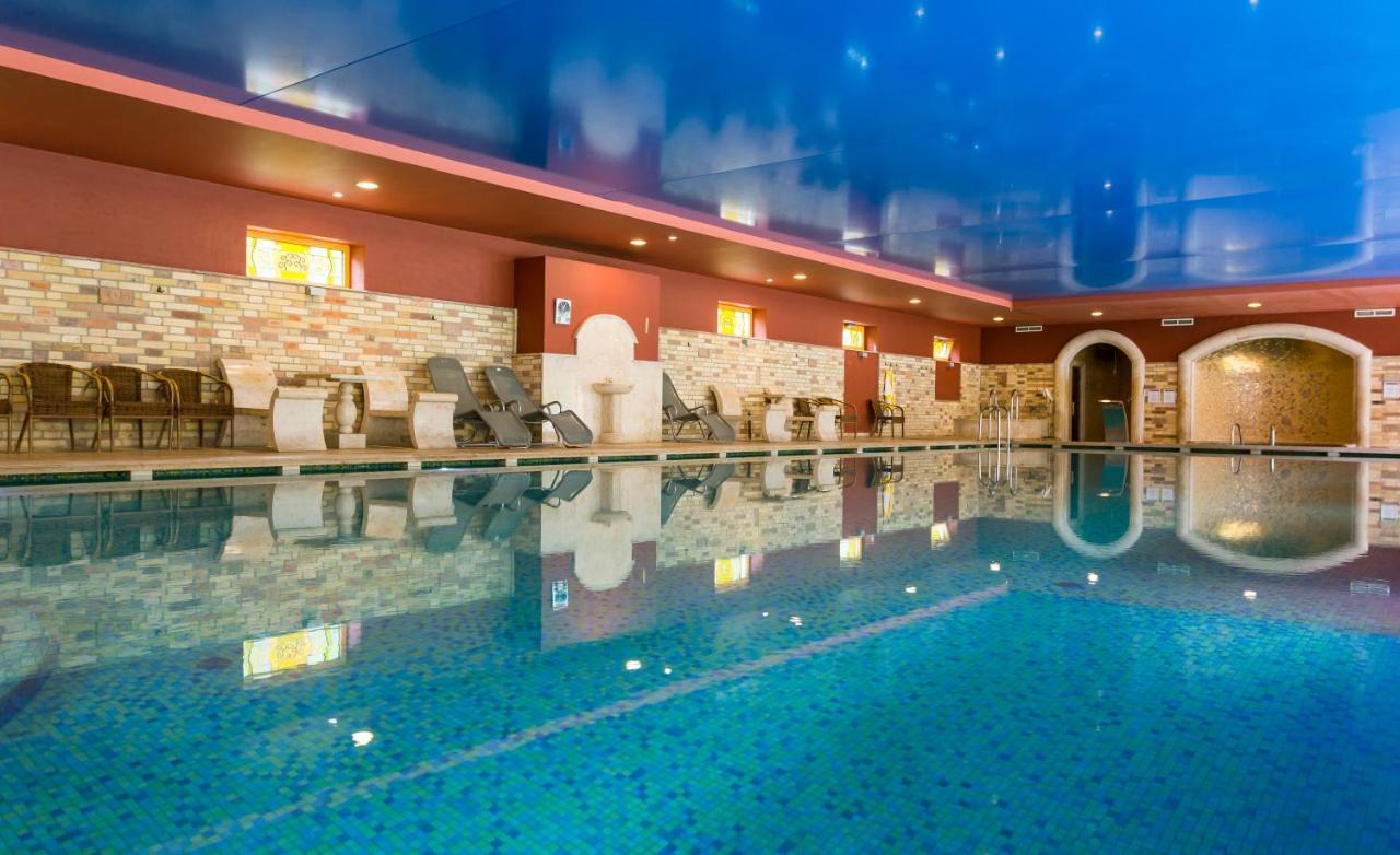 Hotel Gottwald Tata Εξωτερικό φωτογραφία