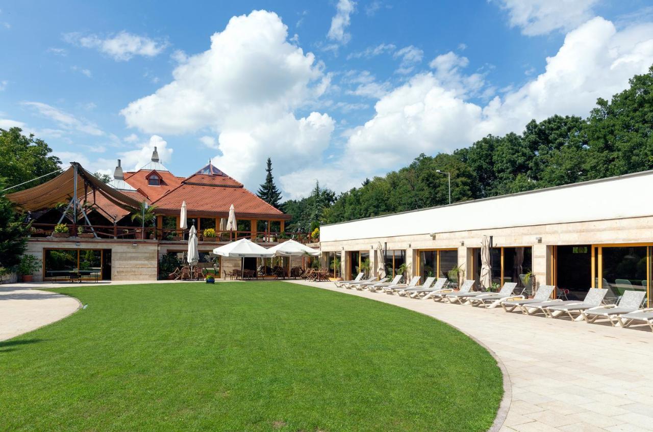Hotel Gottwald Tata Εξωτερικό φωτογραφία