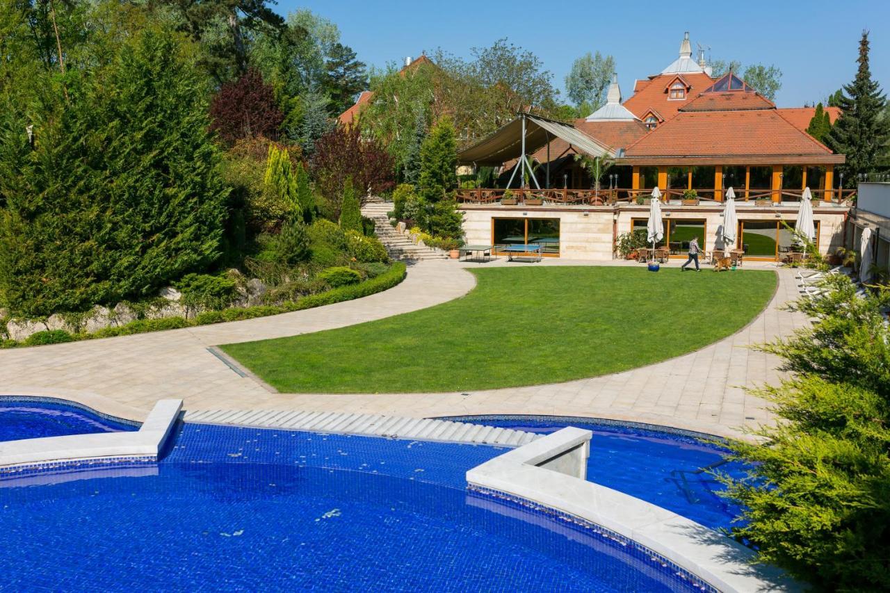 Hotel Gottwald Tata Εξωτερικό φωτογραφία
